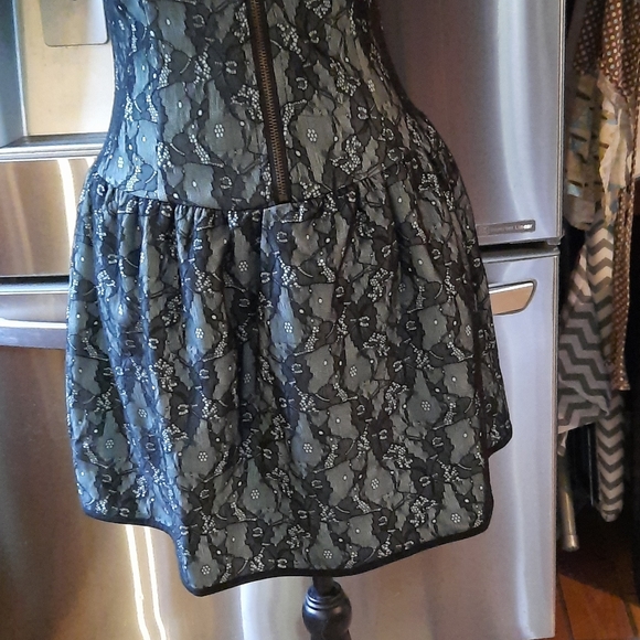 Dress - Picture 3 of 4